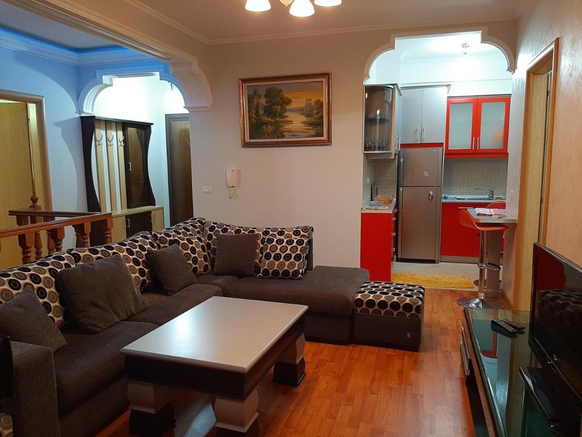 Apartament Egzoni City Center Apartment Berat Exterior photo