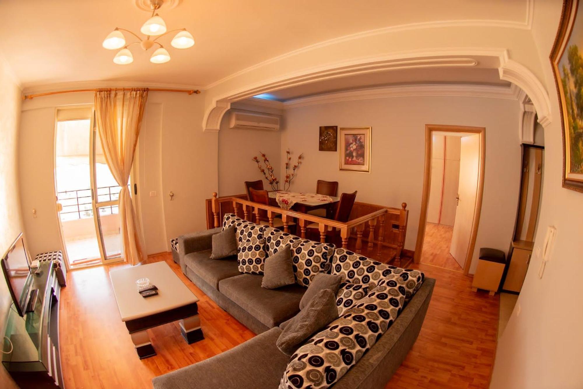 Apartament Egzoni City Center Apartment Berat Exterior photo